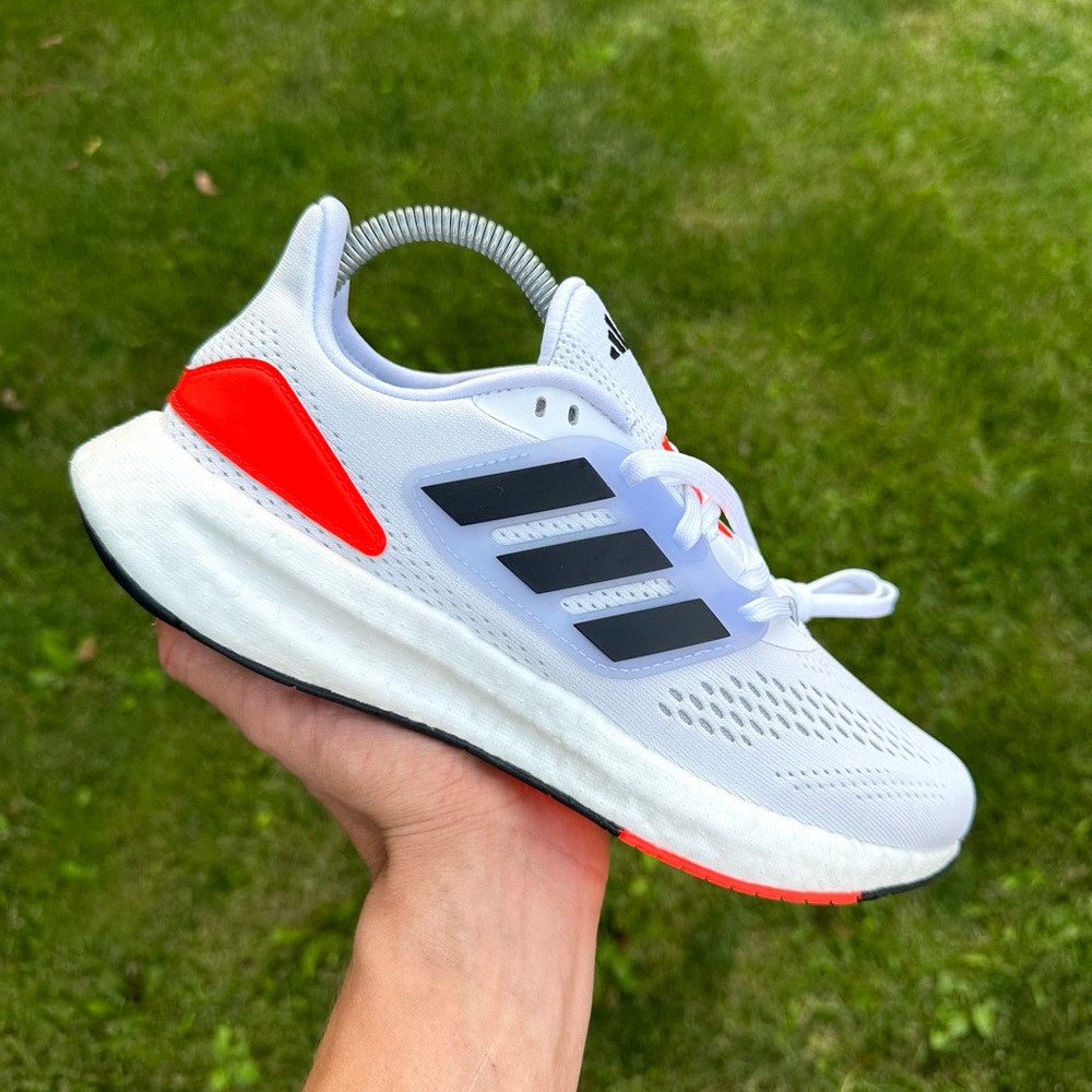 Adidas Pureboost 22 Women Running shoes brand new size 6,5 us